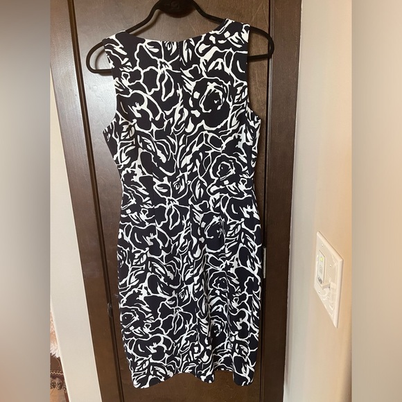 Ivanka Trump Navy and white cocktail dress. Size 8. - Picture 4 of 7